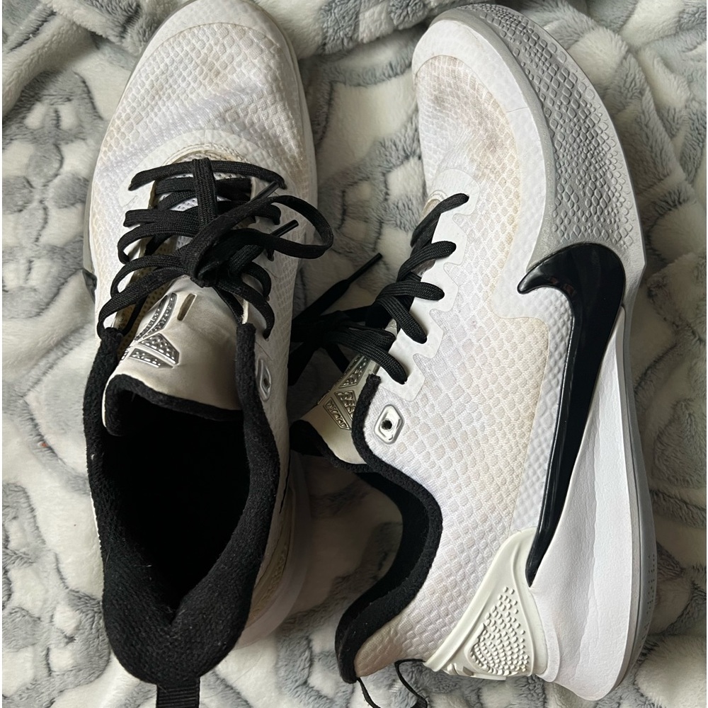 Men’s Nike Kyrie BasketBall shoes